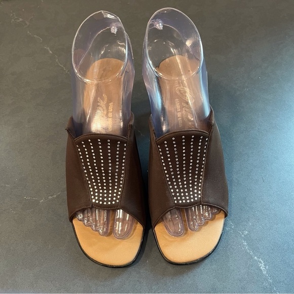 Onex sz 6 brown stretchy mules with crystal bling design - Picture 7 of 16